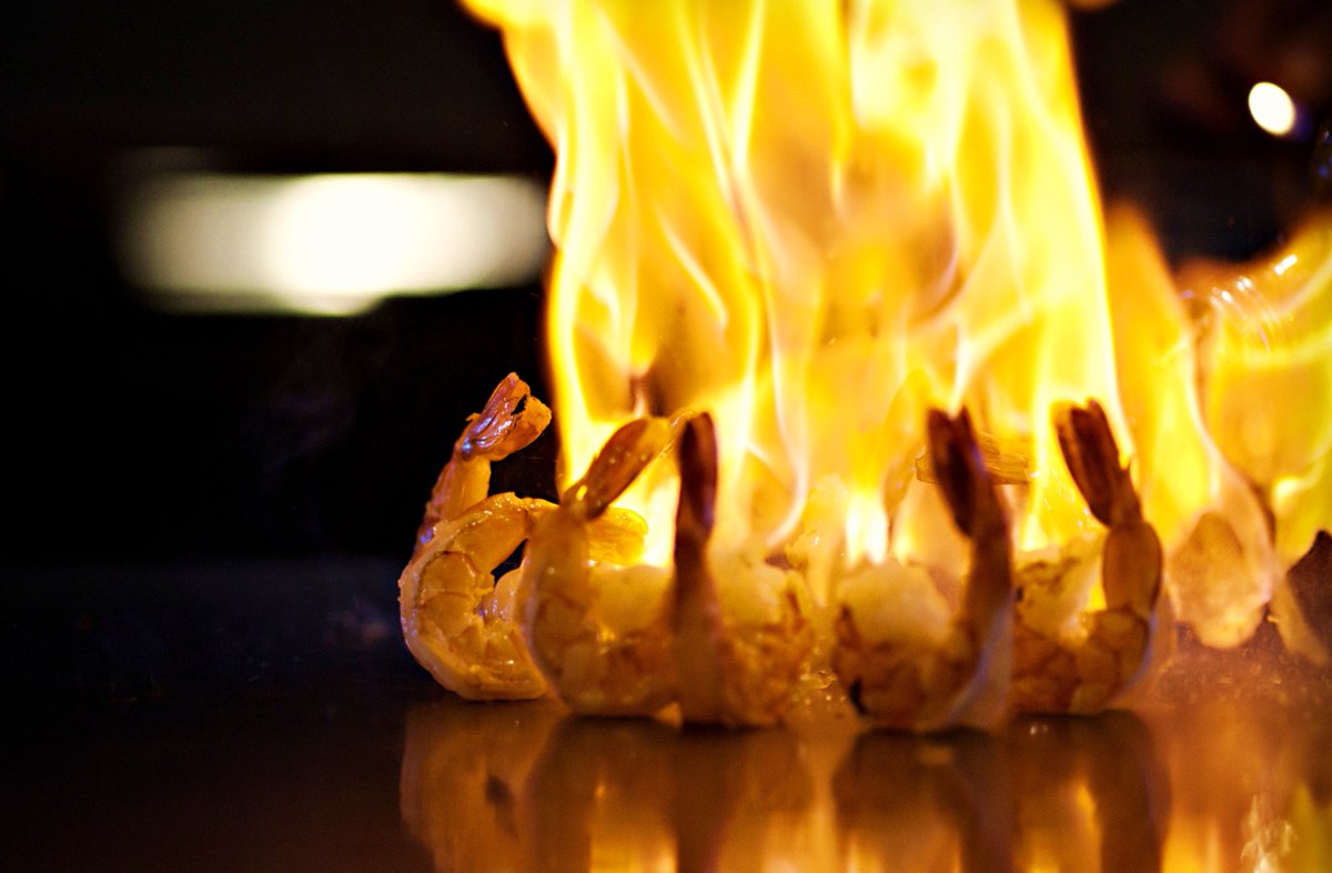 TeppanVillage's tweet photo. Come and get warm by the #fire #privatechef #mudderella #Whistler #yummydinner https://t.co/iVnd9yC962