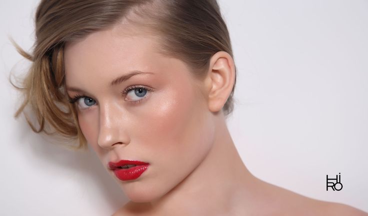eluxemagazine's tweet photo. 20 #Vegan makeup and skincare brands we can't live without: @eccobella @OSKIA  @DrHauschka https://t.co/jfIFeoMjln https://t.co/bAnCLj4qun