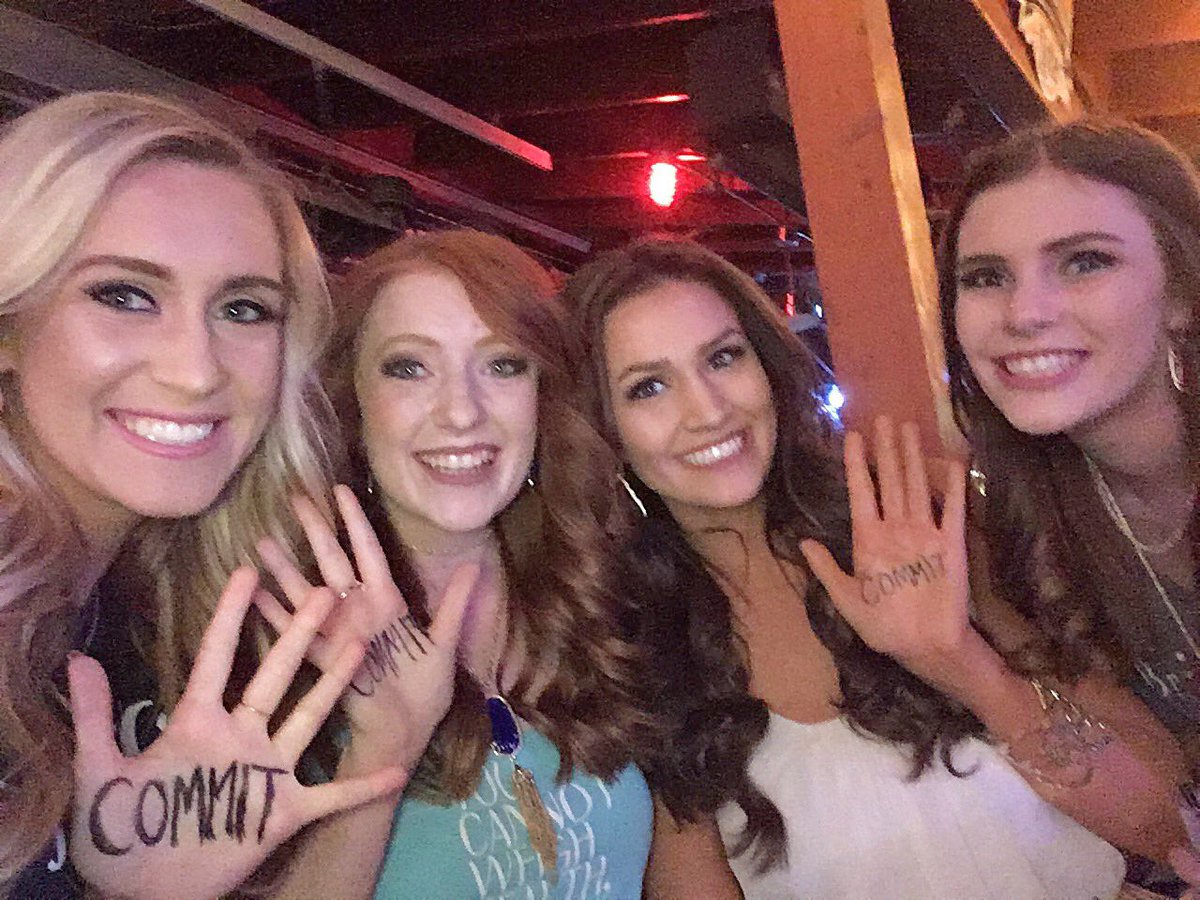 MissAmericaAZ's tweet photo. ❤️ my @missazorg teens!! Helping shape their @maoteen experience makes my heart super duper happy! 👑🙆🏻 #MissArizona https://t.co/wwdCuH6isg