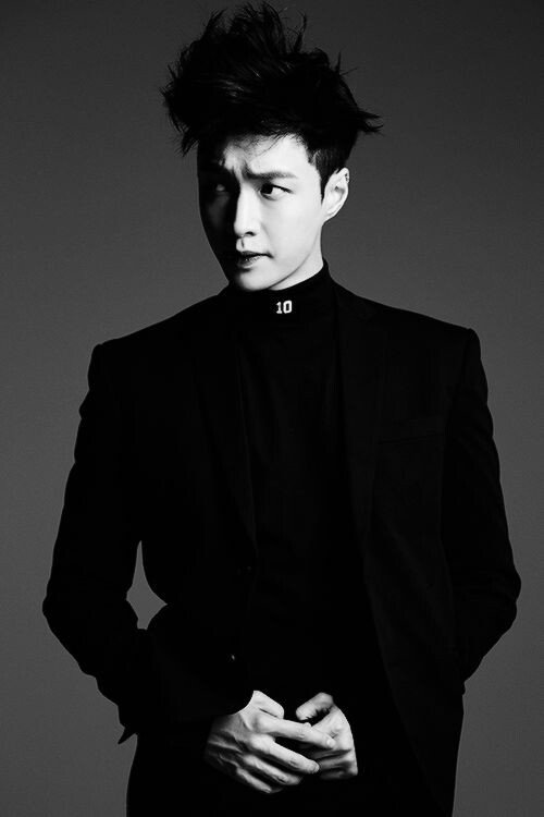 pics_of_exo's tweet photo. These hot boy.. https://t.co/EDceB5Akcf