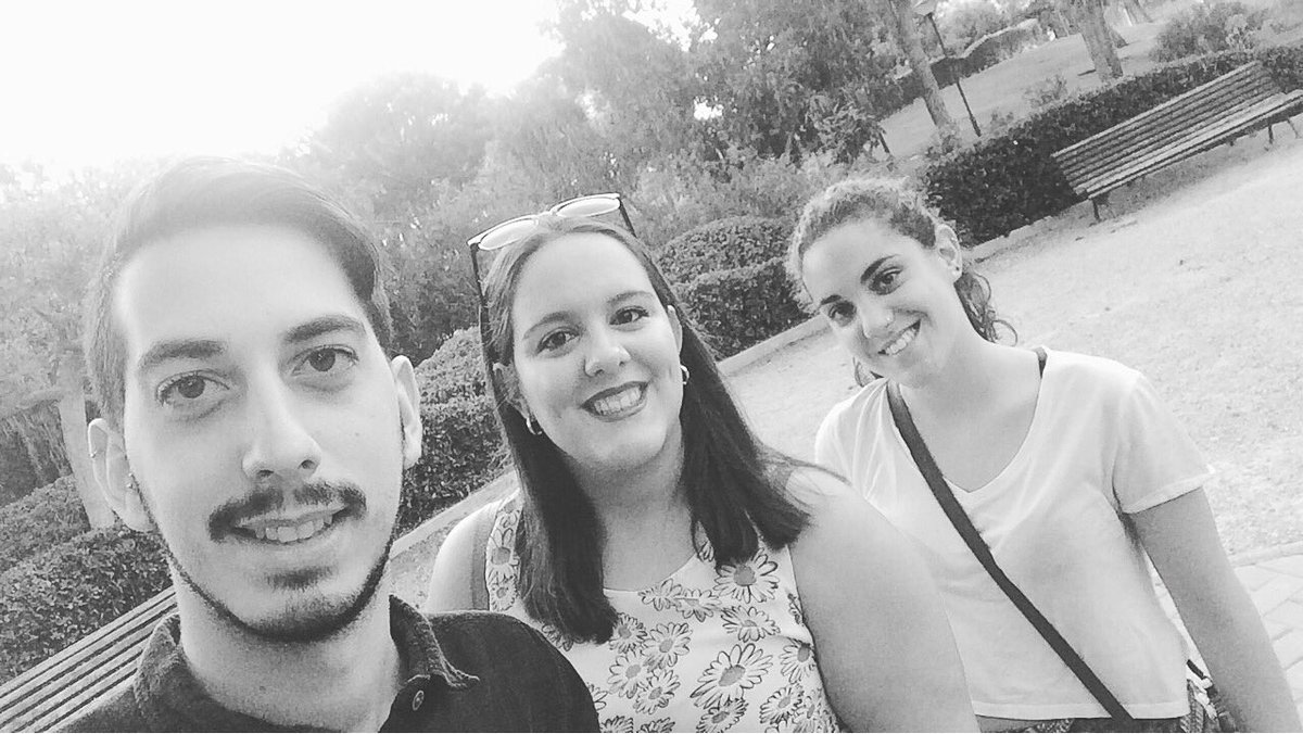 JavierMartLopez's tweet photo. Un sábado cualquiera 👨🏽👩🏻👩🏽🐰🐔🐥🐴🐢 @pilarar1 @SusanaaMC96 https://t.co/OgAfVHn59M