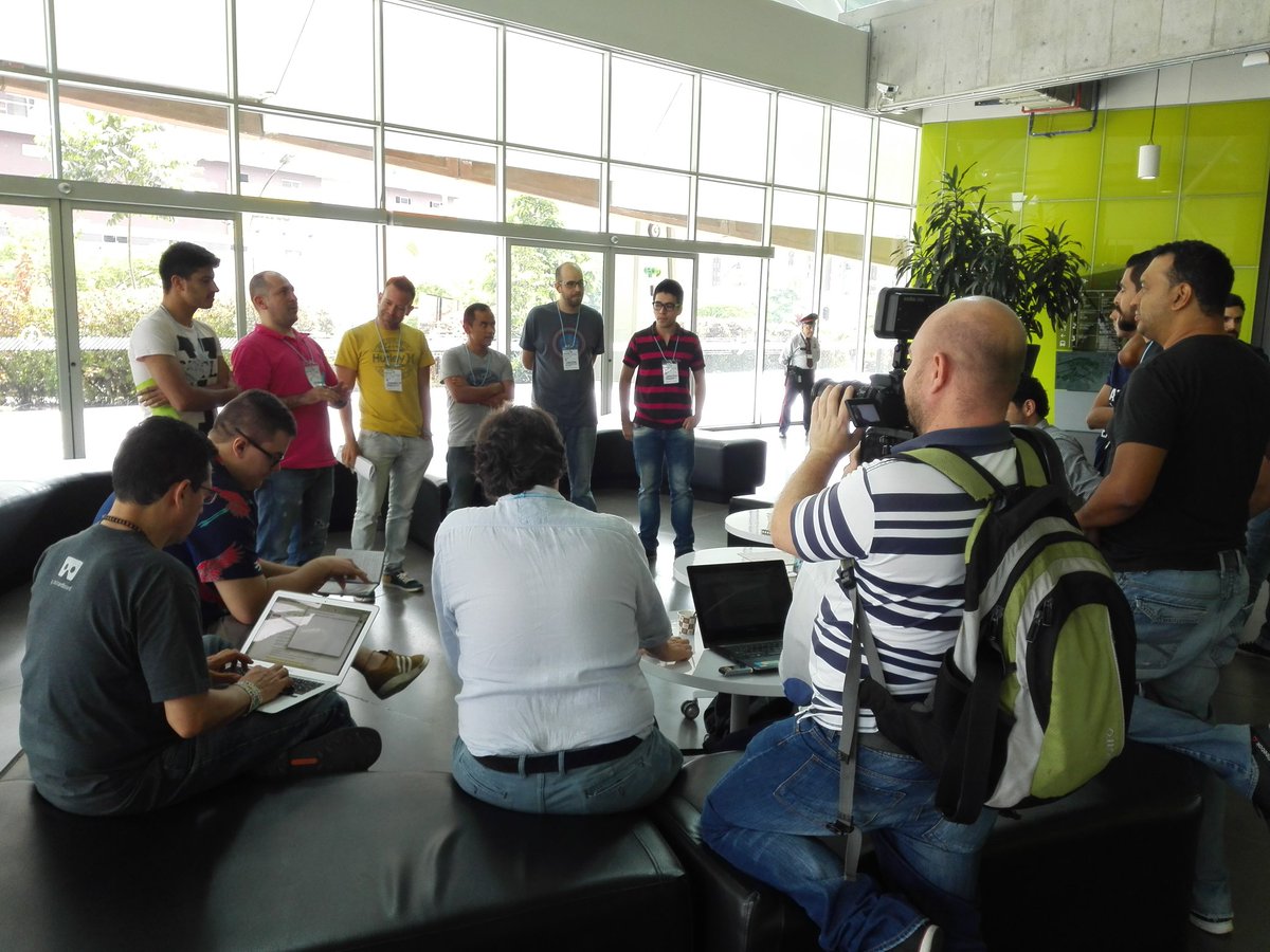 cowsurfing_iot's tweet photo. Presentación rápida del Pitch a los mentores @SWCol https://t.co/OdQPKVoPrB