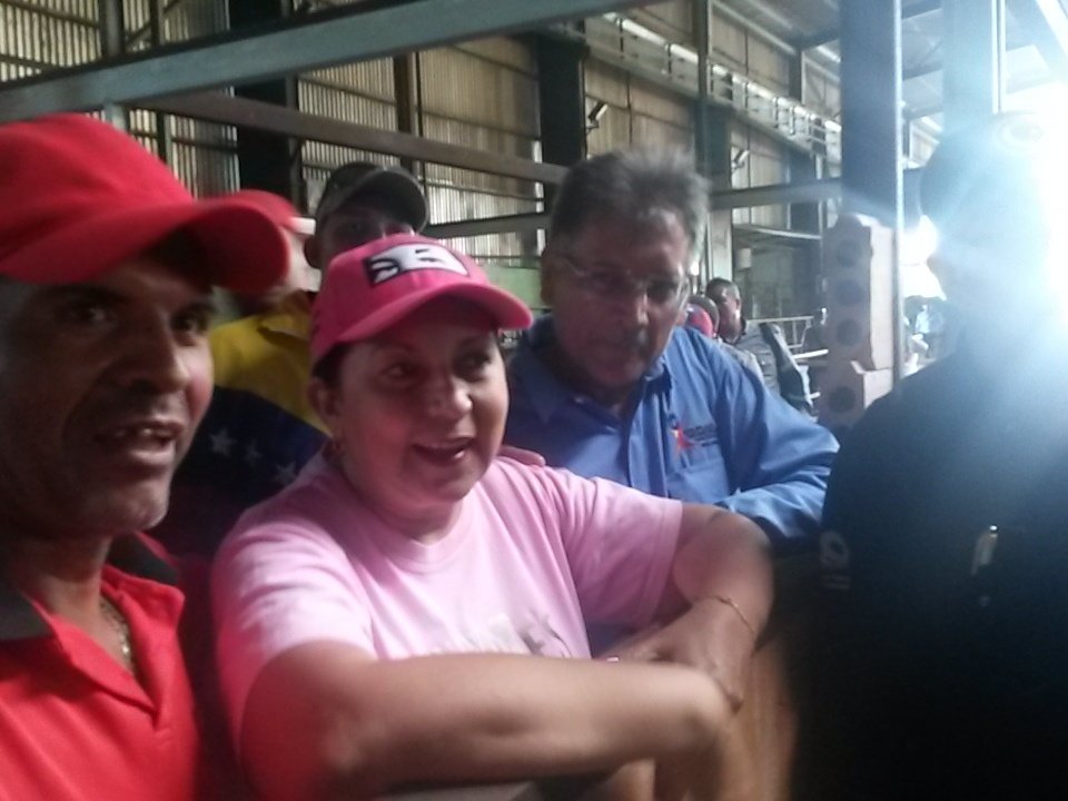 control_y_fizca's tweet photo. @JAriasPalacio @gestionperfecta en el @CSNVZLA viendo el proyecto arbol para vivir @ApvCsn_1 #ClaseObreraEmpoderada https://t.co/ePXLv3iM3a