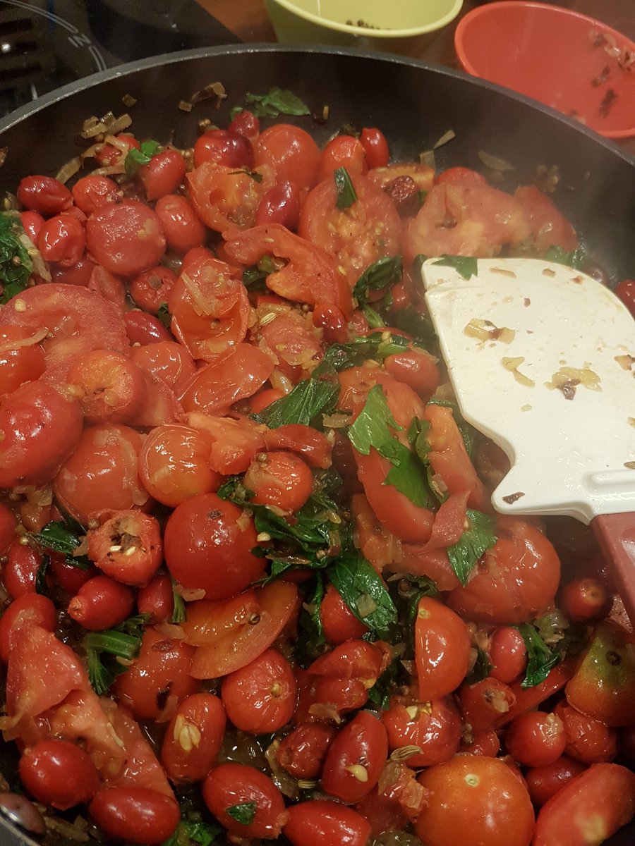 sbhowthcastle's tweet photo. Hawthorn ketchup https://t.co/e3CROiyMdG