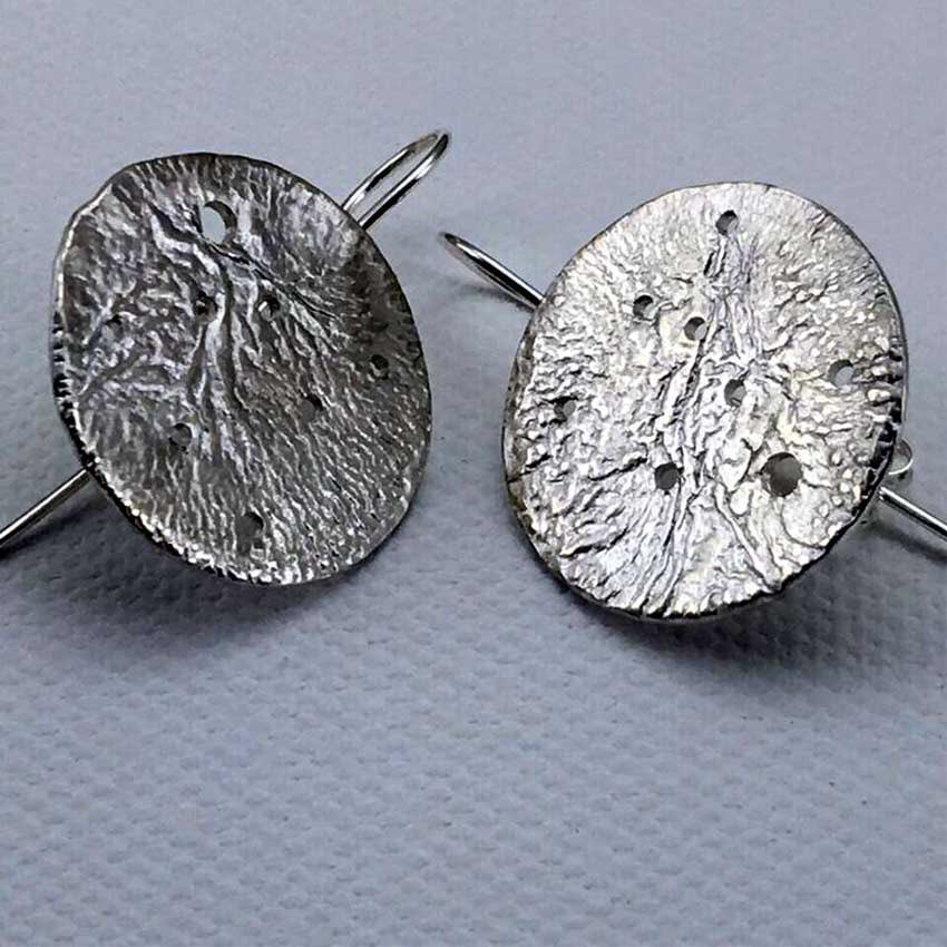 sarah_weaves's tweet photo. #Threemake reticulated jewellery by @Sheilamaryp. See more @CraftCentralUK from 4 October #silver #handmadejewellery https://t.co/UnQe3HYk0f