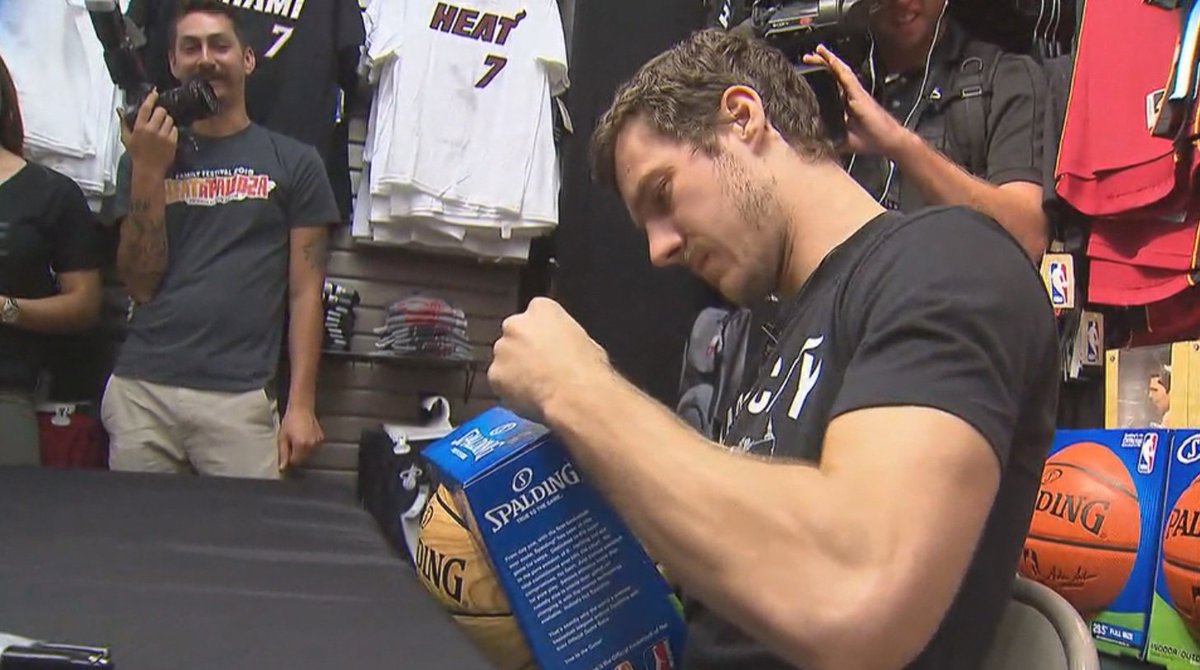 Heat guard Goran Dragic reacts to Chris Bosh failed physical bit.ly/2d81wNz?utm_me… https://t.co/L2Fc7MHN8V