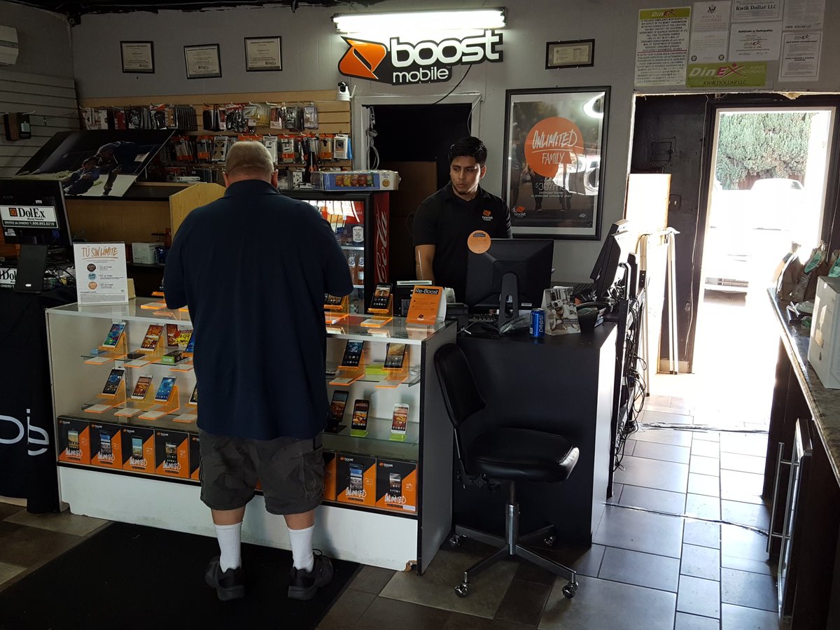 gusito714's tweet photo. Getting cuatomers inside @Karen_AWI @AOry_spg @meda_jessica @Alicia_SPG @egonzalez_AWI https://t.co/KSichgjhRo