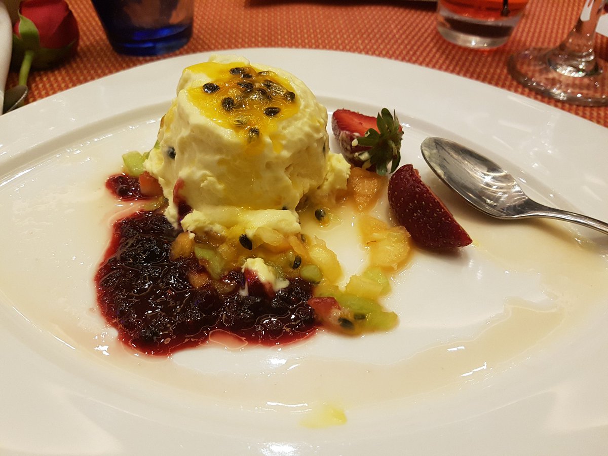 StratPR's tweet photo. Aarya is the place to be for light and delicious Spring tastes @MONTECASINOZA #MonteSpringFest @deenamcsa #Aarya https://t.co/sNCqGZ68a9