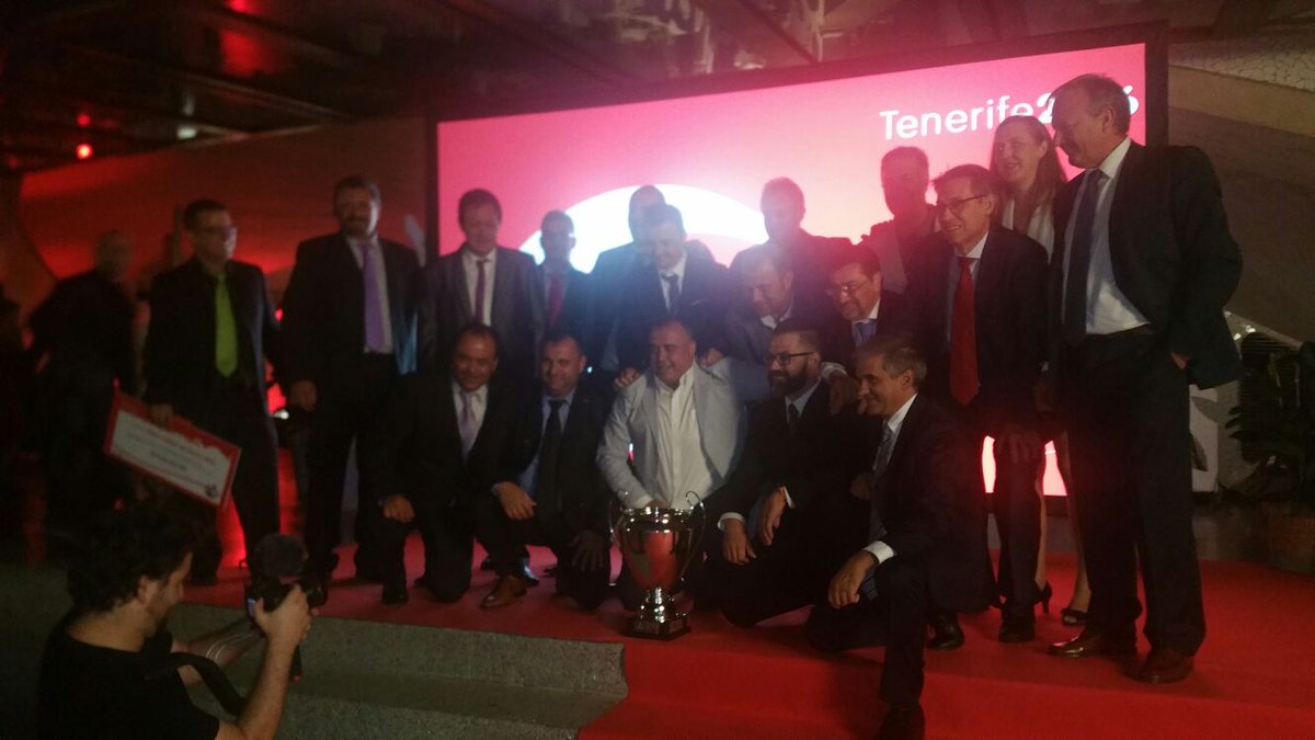 HomeServe_ES's tweet photo. Premio a la Mejor Dirección Territorial: DT Levante. Enhorabuena a todos, un gran equipo. #RetoReparalia https://t.co/M5zncKGI3I