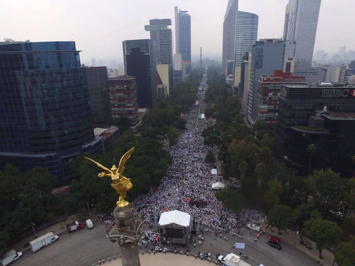 FamiliaCDMX's tweet photo. Gracias familias de México! #HicimosHistoria #DefendemosLaFamilia #MarchaPorLaFamilia https://t.co/N0tgrNxWDT