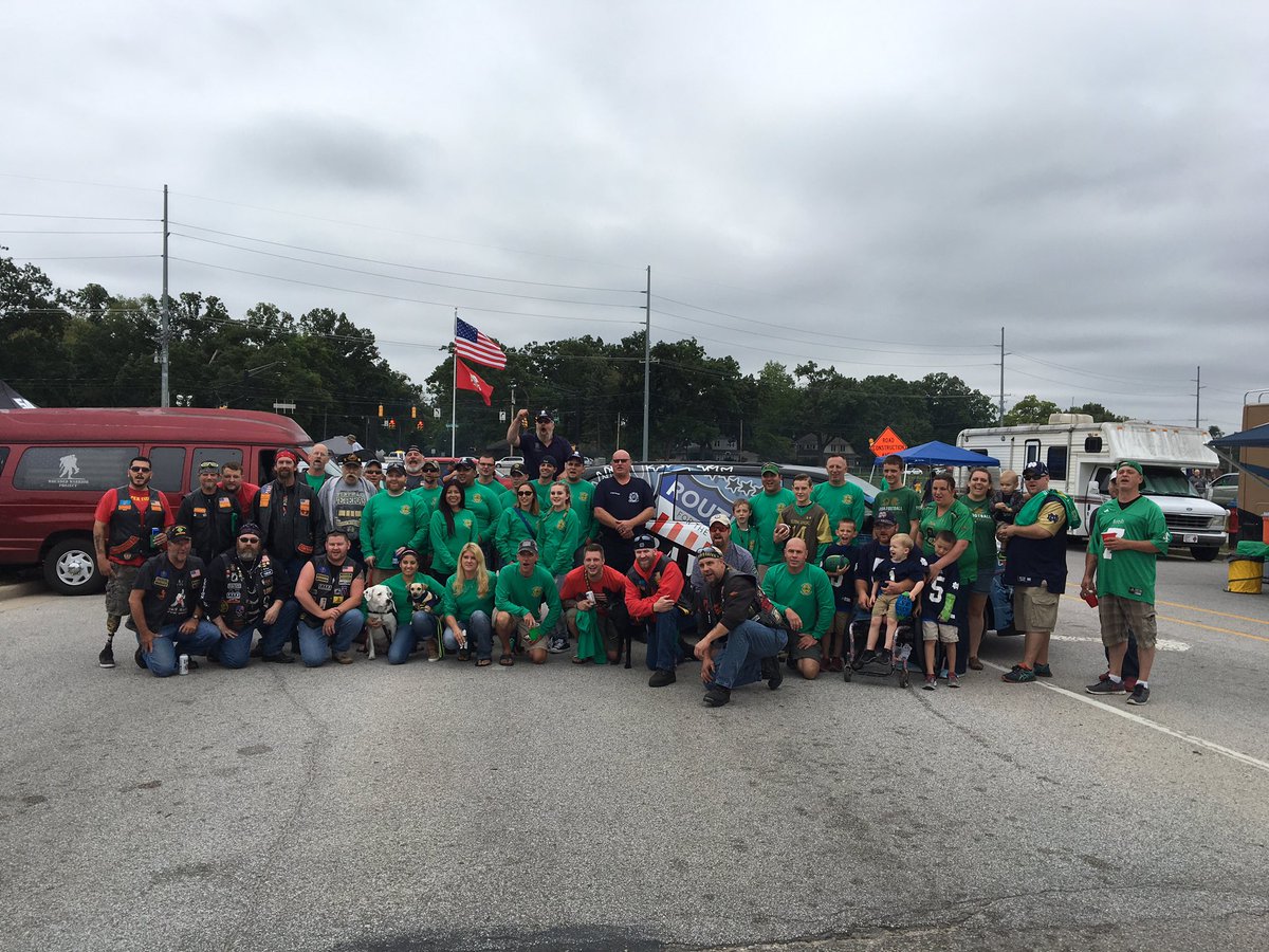darin_fishburn's tweet photo. Thanks Dellen Auto, Notre Dame &amp; 343 foundation. Heroes fulfilling their bucket list! @Notre Dame @DellenAuto @RouteforBrave #heroes #hhff https://t.co/wFc0889OIN