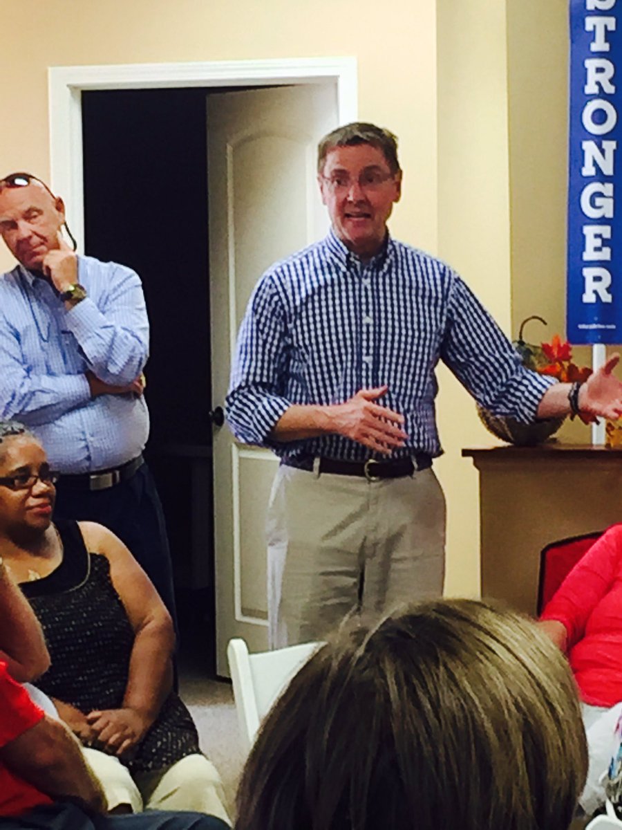 JimGrayCongress's tweet photo. It's a great day to be in Warren County! Thanks to Charlene, Dave & our fantastic Bowling Green volunteers. #KYFirst https://t.co/OifBsy6W1d