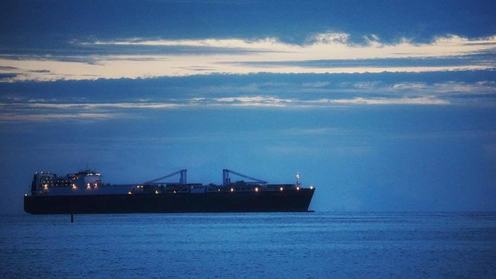 stabilizer's tweet photo. U.S. Depot ship on the Philippines Sea. https://t.co/aoUGVN03ye