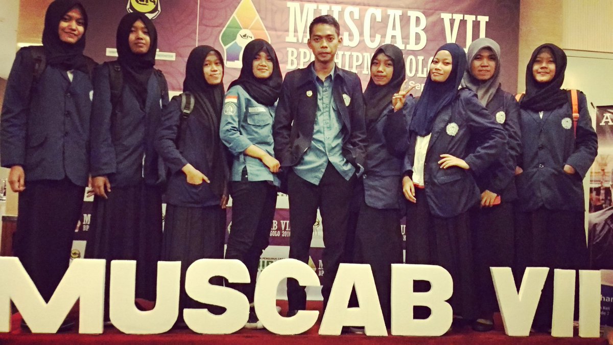 BEM_UNIBA_'s tweet photo. Saat bapak presiden mahasiwa menggandeng maba untuk ikut acara muscab vii hipmi 2016 @HIPMISka  #osmarunya  #OSMARUUNIBA2016 https://t.co/lyRPlwEzyU