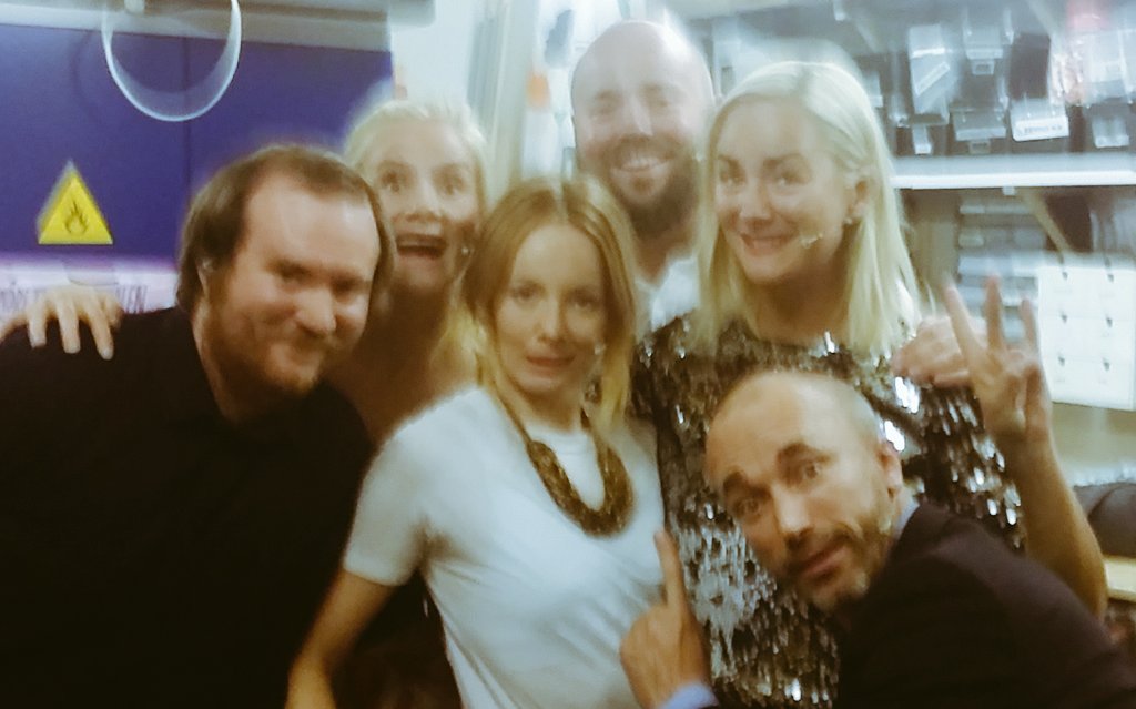 asleike's tweet photo. #pågrensentilsang var episk impro i kveld. Æren har @hanto2222 @CarolineJohanse @daddywhitemouse @simenhovd @camillafrey @detandreteatret https://t.co/S3Eipwq5T0