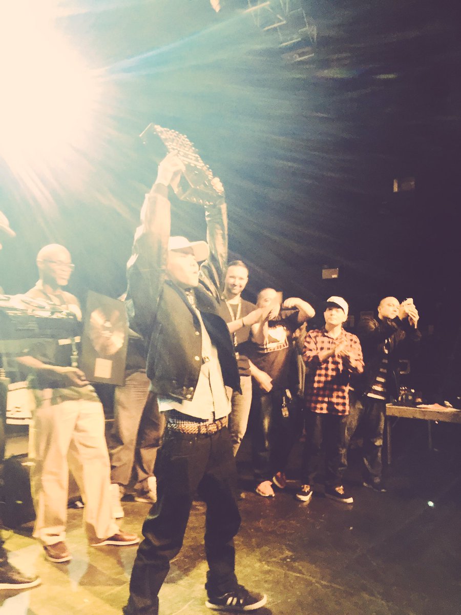 _HOTCHI's tweet photo. Congrats!!! 🇯🇵🏆🇯🇵 RT @DMCJAPAN_DJ: DMC WORLD FINAL 2016 結果発表。1位はJAPAN代表DJ YUTO！！！
#dmcworld2016 https://t.co/hqjZrIY7ZV