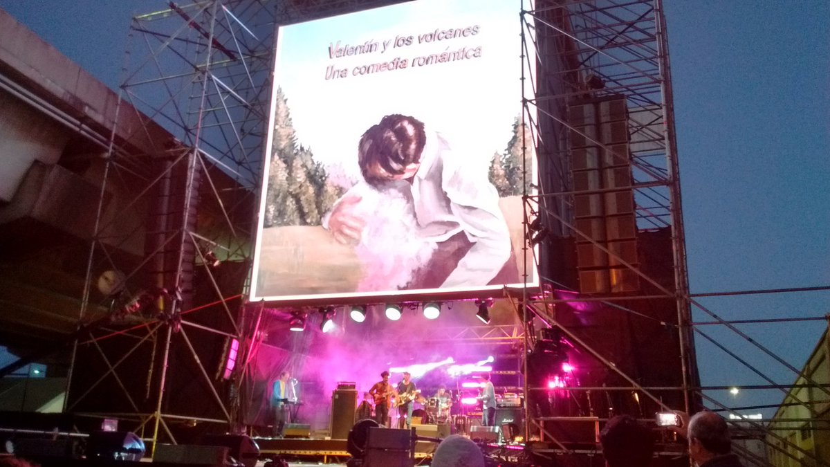 Recién dejaba el escenario @valentinylv en el Festival Ciudad Emergente 16 <a href="/AlaVueltaok/">ALaVueltaDeLaEsquina</a>