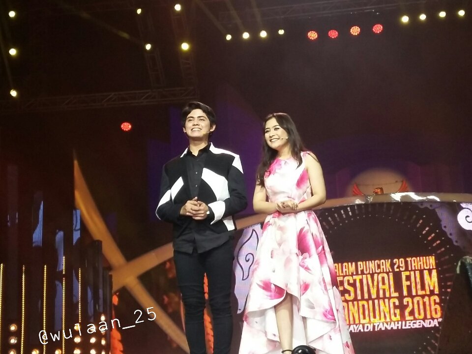 Wulaan_25's tweet image. Senyum itu indah dipandangnya ☺ @alysyarief @PrillyBie #FFB2016 @Ali_Prilly_OFC1 @aliilyfans @APDS_Community