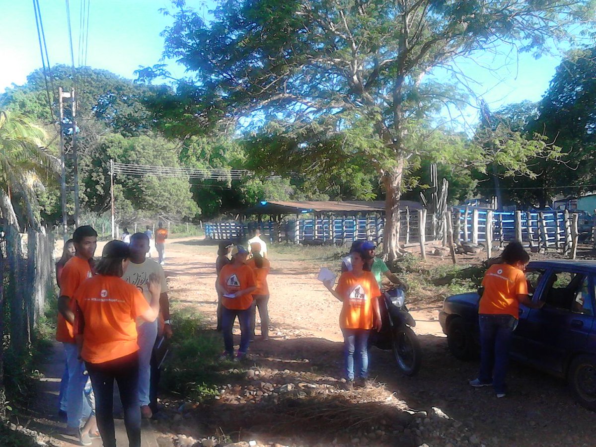 VP_Infante's tweet photo. #24Sep #CasaXCasa en el sector Corozal conversando sobre la importancia de la participación de TODOS para lograr el #Revocatorio2016 https://t.co/pbbYJYBEfO