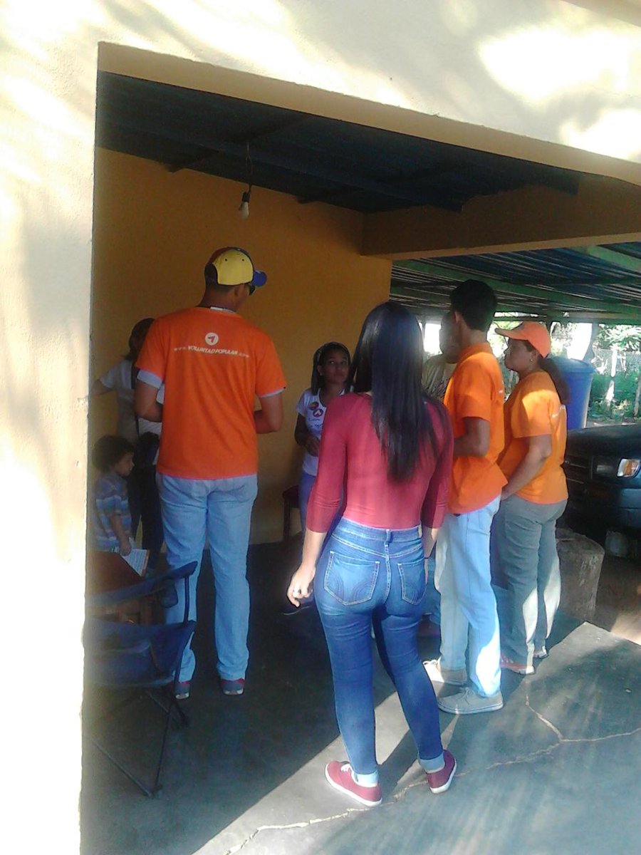 VP_Infante's tweet photo. #24Sep #CasaXCasa en el sector Corozal conversando sobre la importancia de la participación de TODOS para lograr el #Revocatorio2016 https://t.co/pbbYJYBEfO
