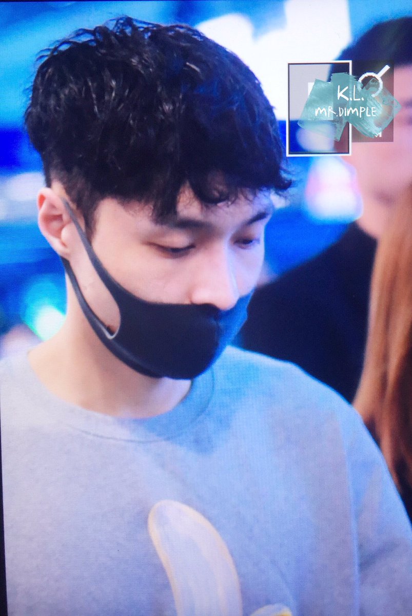 TheEggsos's tweet photo. Have a safe flight Yixing. I love you and your sweater and that little gourd 😂 https://t.co/RbmmE692yM