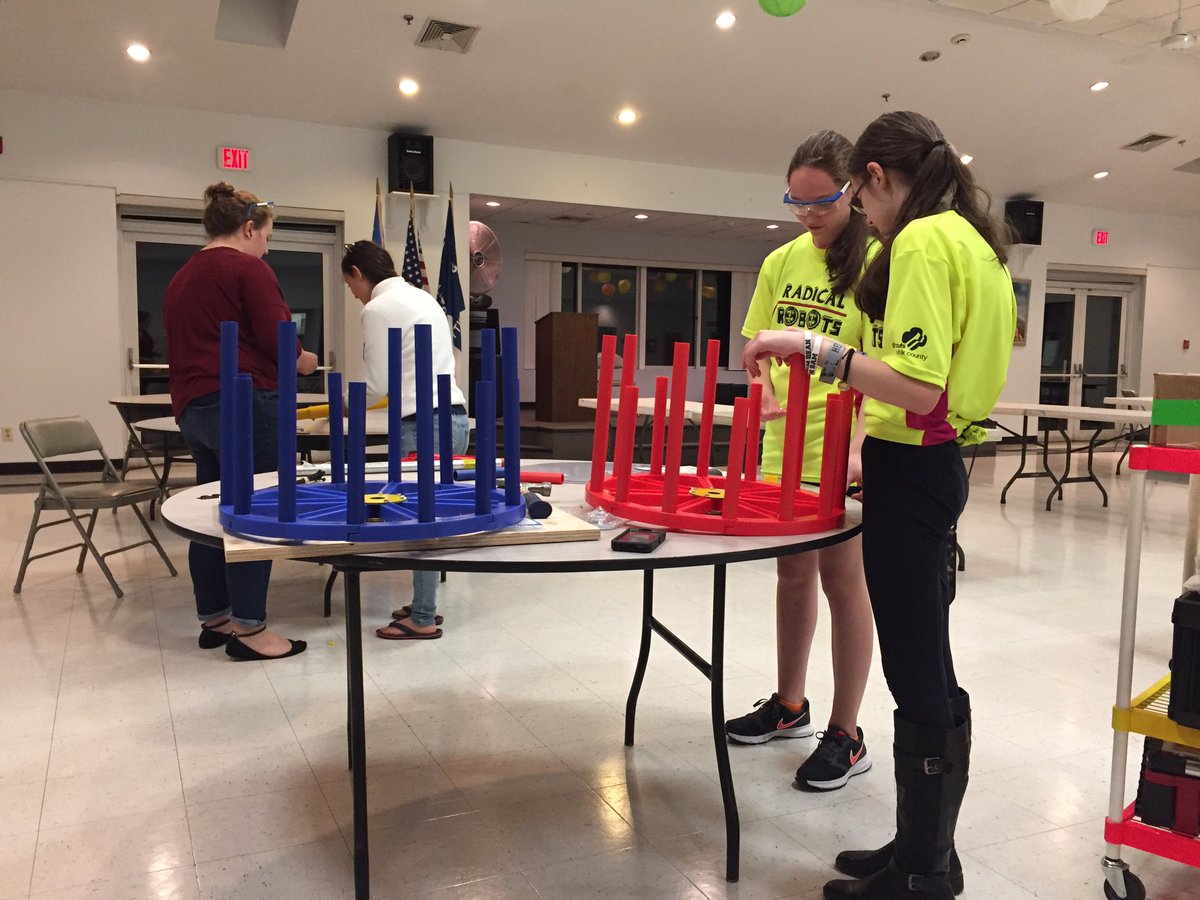 Robots7035's tweet photo. First meeting of the new season!! #velocityvortex https://t.co/dITTAyVBoD