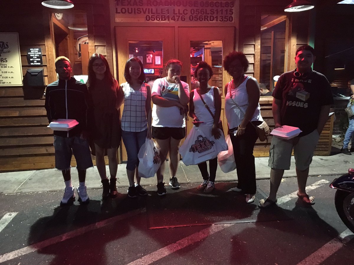 MooreFBLA_'s tweet photo. Had a blast eating dinner together at Texas Roadhouse!😋 https://t.co/WKb5n5JxdA