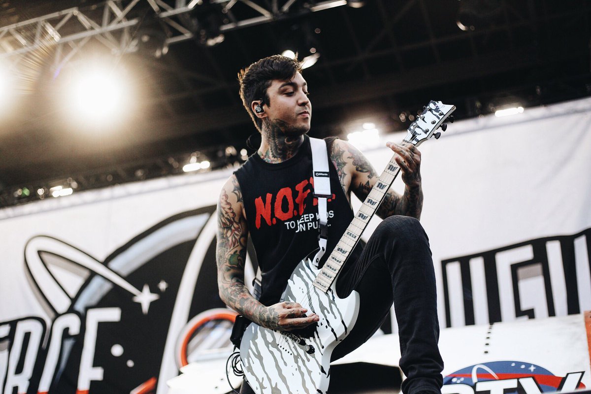 meagandsullivan's tweet image. .@piercetheveil a bit ago at @TexasMutiny