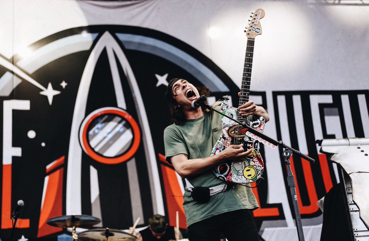 meagandsullivan's tweet image. .@piercetheveil a bit ago at @TexasMutiny