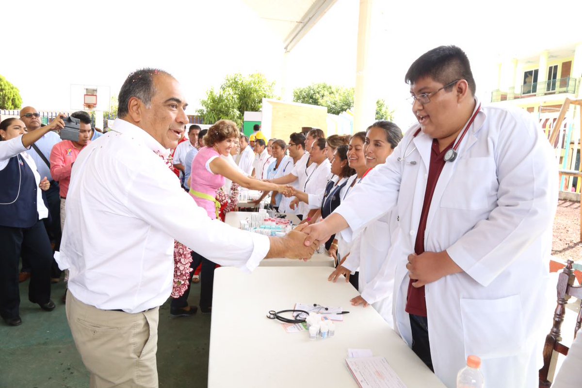 HectorAstudillo's tweet photo. Cuetzala cuenta con la campaña permanente para combatir dengue, zika y chikungunya; proporcionamos repelentes y pabellones. https://t.co/cOyyTqYVZO