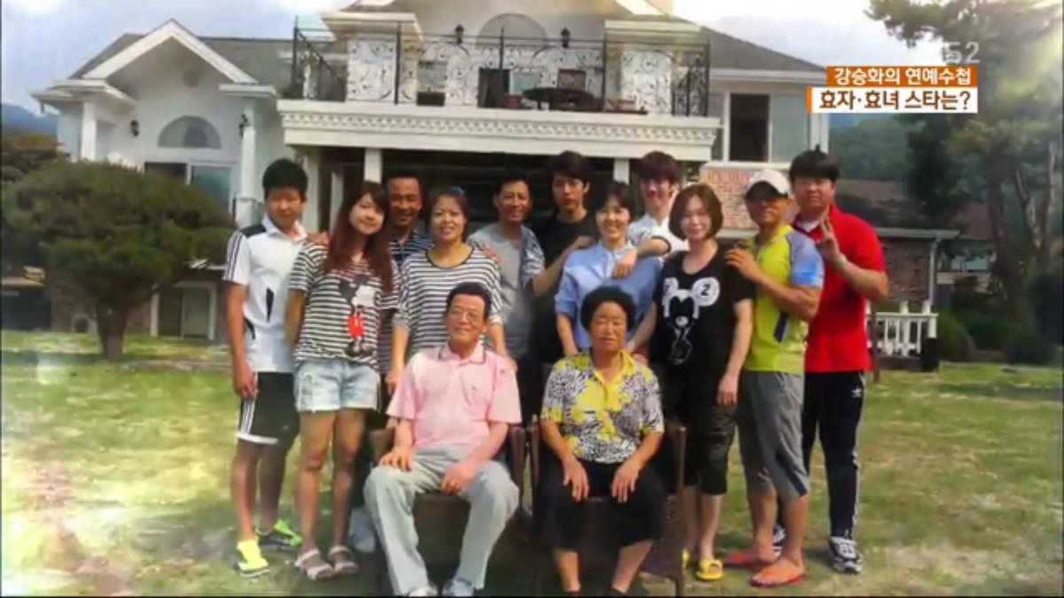 woollimboydaily's tweet photo. 【PIC】Dae Yeol #woollimboys records a tv program with his family. https://t.co/gZrKuz50B9