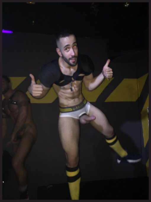 1 pic. Show @PornCornParty con @MarioDomenechX en Querell Torremolinos ?????? https://t.co/IK2SPap2J