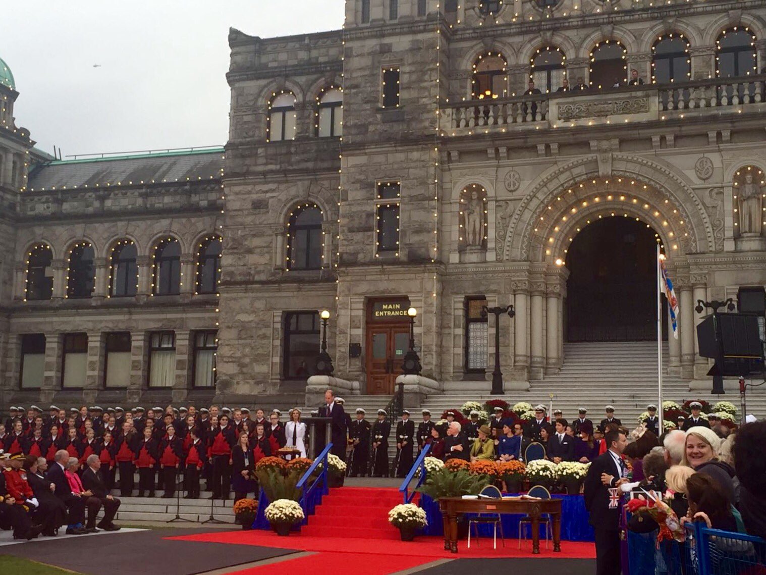 Kensington Palace on Twitter: “The Duke addresses the crowds gathered