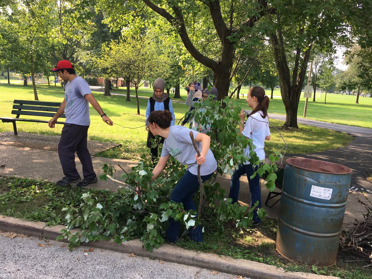 tasomyouthclub's tweet photo. TASOM Youth Club was at Lindenwood park cleaning for #Linfest https://t.co/kxUh1Pg0F7