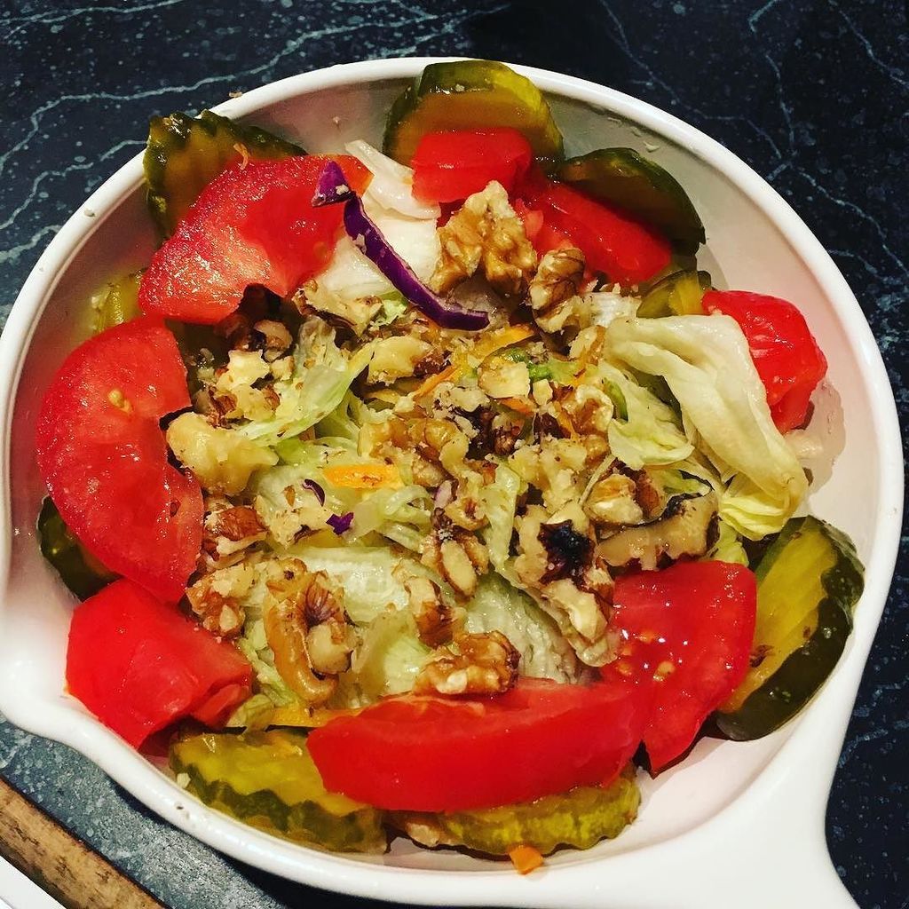 laweez's tweet photo. Now @chucknellis thinks he is a foodie 😜 💚 #makeyourowndinner https://t.co/rV38WPbwgs https://t.co/VZPMLsDMT6