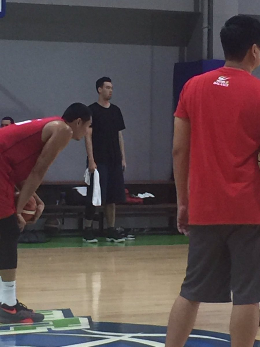 dbuzzketball's tweet photo. @GWillSlaughter makes his first appearance at ginebra practice after injury.... Supporting the team for tmrws game https://t.co/g5Zlugh004