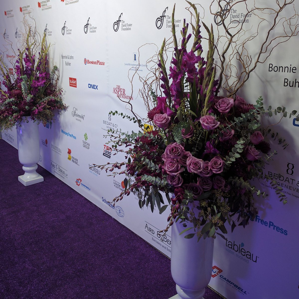 beyondflowers_'s tweet photo. Ready for the purple carpet @davidfosterfoundation gala! #winnipegflorist #dffgala #floralart #floraldesign #beyondflowers #floralelements https://t.co/qjyGETaW02