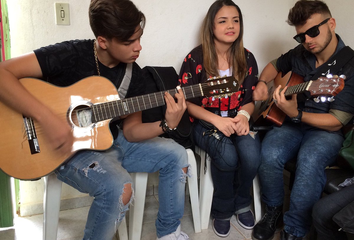 stefanyvaz's tweet photo. Hoje foi assim na 38ª Festa do Verde com @NicholasTorres3 @lucassantosshow https://t.co/jXpG4M571I