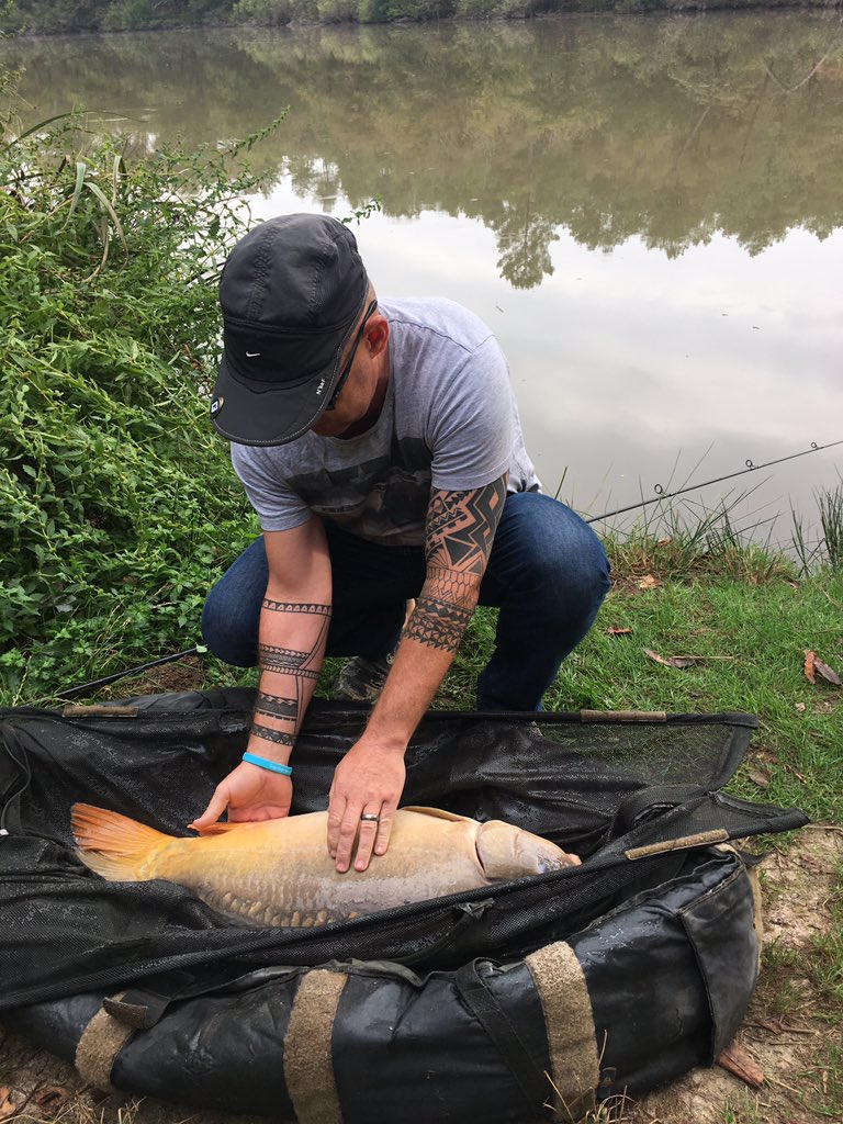 gazworthy's tweet photo. @nasteypastie  my first ever carp #mirrorcarp#fishing#france#boystrip##21lbs https://t.co/xhkHvWhP5U