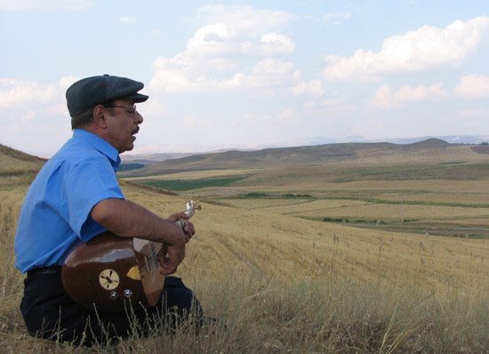 "Darda kaldım diye umutsuz olma,
  Yok iken dünyayı var eden vardır"

Unutulmazsın #NeşetErtaş