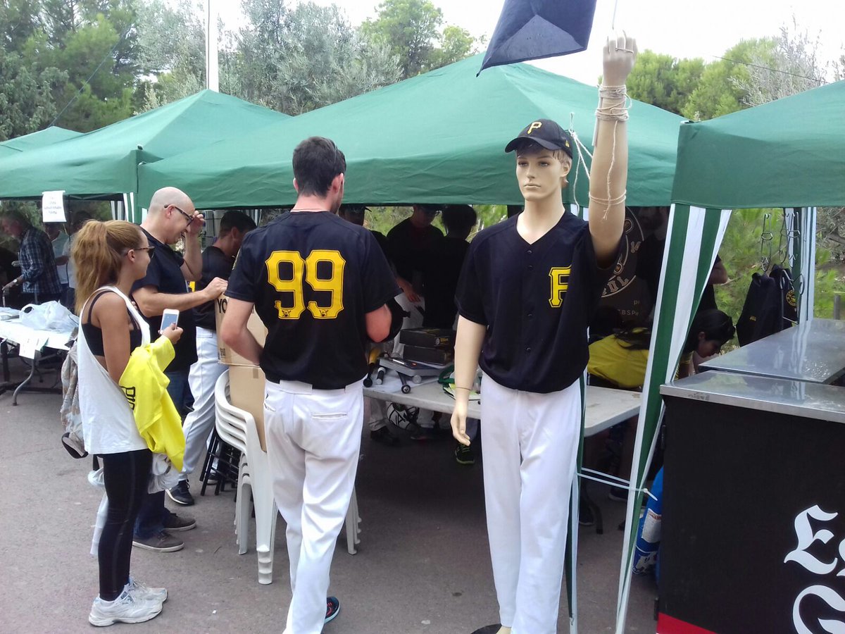 Estamos en la fiesta de <a href="/MULTIPATERNA/">MULTIPATERNA</a>  no te lo pierdas!!! #Béisbol #Sofbol pintacaras nuestra mascota. Parque Central de #paterna