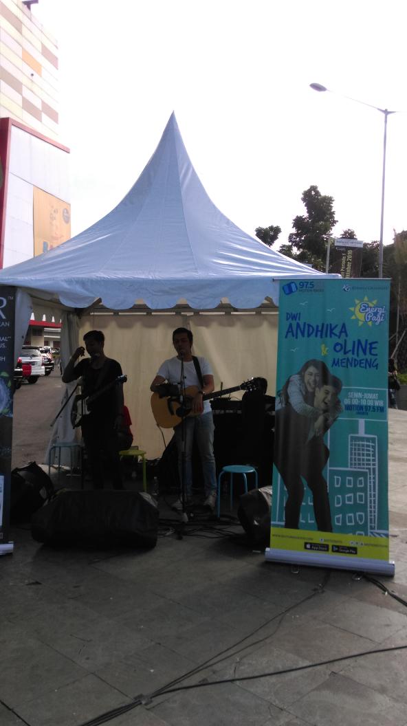 SonoraFM92's tweet photo. @amboro_project @Dimas_Amboro @Danski_Heyho msh menghibur di @CLEARIndonesia #IceCoolBus @tangcity @MOTION975FM https://t.co/qPucAMETVV