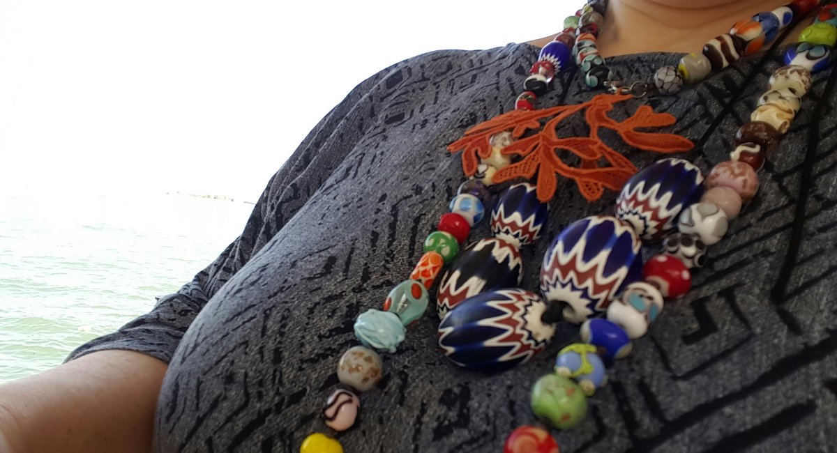 Marisa_venetian's tweet photo. #today #Sunday25th the venetianlace meets #VenetianDreams #beads in #Burano #Venice in the garden of #martinavidal https://t.co/3Mmxk5RlXQ