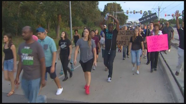 BLM activists protest peacefully, prayer service held for law enforcement
