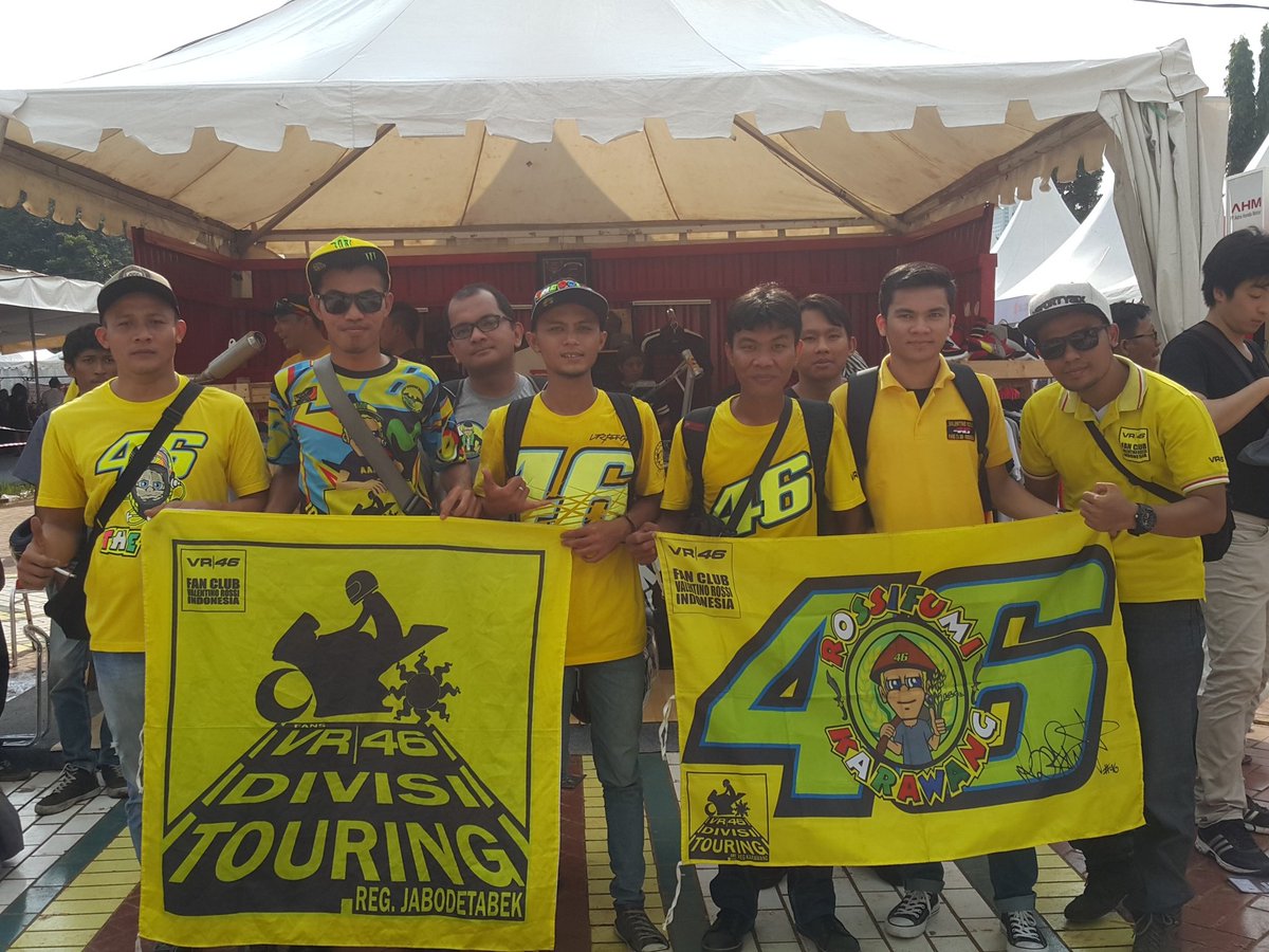 yamahaindonesia's tweet photo. Para fans @ValeYellow46  juga sudah siap nih buat nobar Motogp Aragon nanti malam di booth Yamaha #BURTOR2016 https://t.co/ItL5IUpjRA