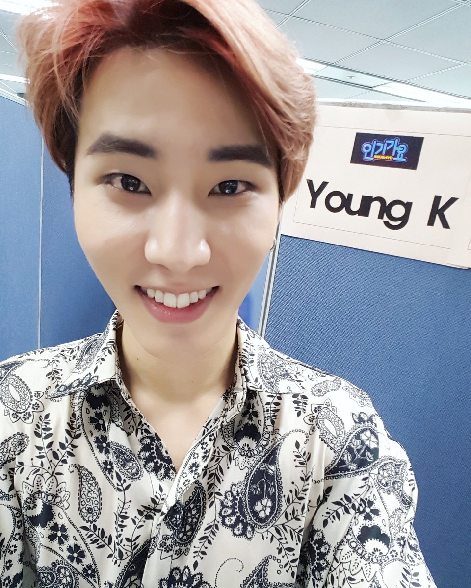 day6official's tweet photo. 사진은 늘 한장으론 섭섭하죠~!
1+2는 필수♡♡
#DAY6 #YoungK https://t.co/SFdtNYy0Tp