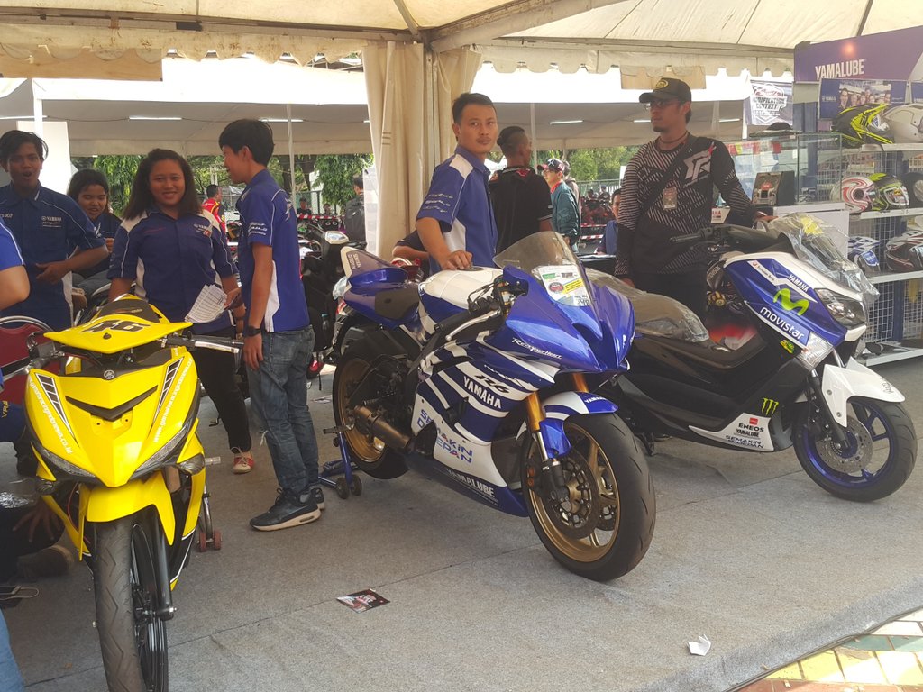 yamahaindonesia's tweet photo. Buat Brosis yang ingin lihat contoh modif motor Yamaha nya, juga bisa langsung datang ke salah satu booth Yamaha #BURTOR2016 https://t.co/JR12tZqQF3