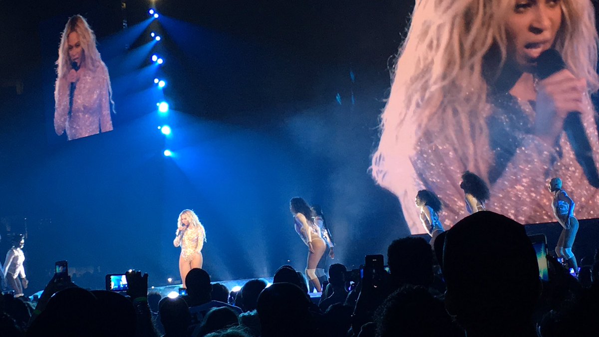 CourtneyJayy94's tweet photo. Brehhhhhhhhh #FormationWorldTour2016 https://t.co/MATF2Kv8G8