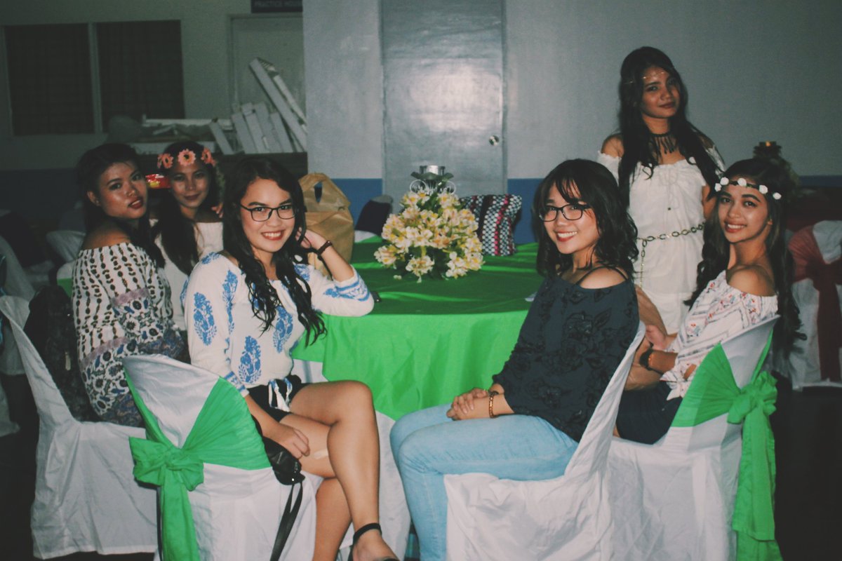 shaaineee's tweet photo. Coachella Party! 😊💕 #BANight @Wellaarg @kaelazara14 @Mhonicliit @joaaan89 https://t.co/IGCndmLLhe