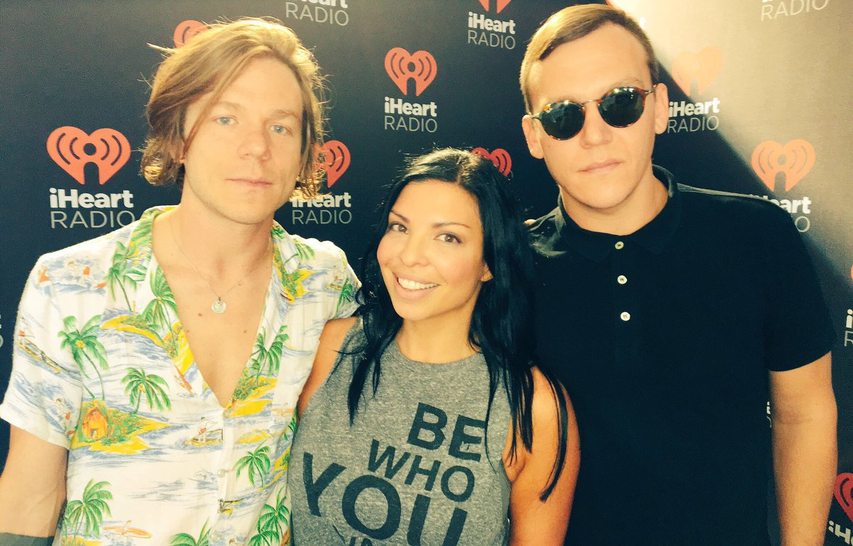 TheresaRockFace's tweet photo. #Retweet if you love our @CageTheElephant ?? Keeping the Alternative Rock in the #iHeartFestival https://t.co/IW84X0xU6y